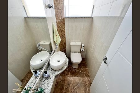 Casa à venda com 140m², 3 quartos e 2 vagas Casa à venda com 140m², 3 quartos e 2 vagasLavabo