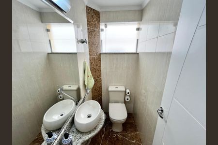 Casa à venda com 140m², 3 quartos e 2 vagas Casa à venda com 140m², 3 quartos e 2 vagasLavabo