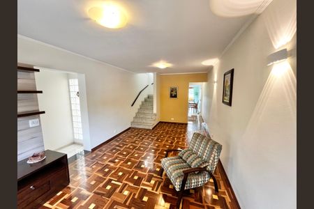 Casa à venda com 140m², 3 quartos e 2 vagas Casa à venda com 140m², 3 quartos e 2 vagasSala