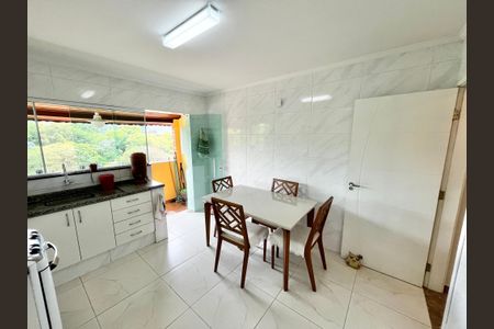 Casa à venda com 140m², 3 quartos e 2 vagas Casa à venda com 140m², 3 quartos e 2 vagasCozinha