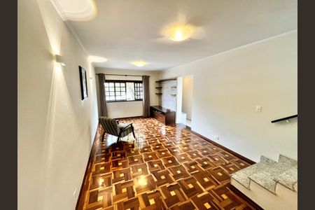 Casa à venda com 140m², 3 quartos e 2 vagas Casa à venda com 140m², 3 quartos e 2 vagasSala