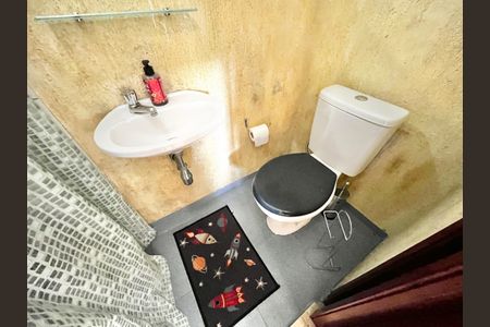 Casa à venda com 140m², 3 quartos e 2 vagas Casa à venda com 140m², 3 quartos e 2 vagasBanheiro 2