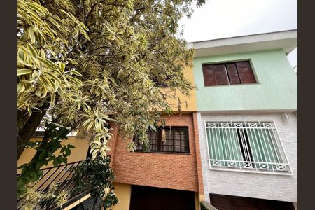 Casa à venda com 140m², 3 quartos e 2 vagas Casa à venda com 140m², 3 quartos e 2 vagasFachada