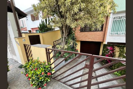 Casa à venda com 140m², 3 quartos e 2 vagas Casa à venda com 140m², 3 quartos e 2 vagasFachada