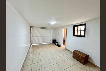 Casa à venda com 140m², 3 quartos e 2 vagas Casa à venda com 140m², 3 quartos e 2 vagasGaragem