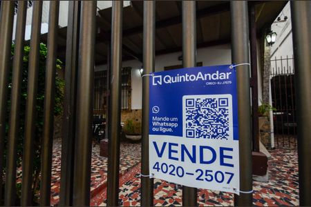 Casa à venda com 229m², 5 quartos e 3 vagasFachada