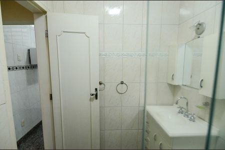 Casa à venda com 229m², 5 quartos e 3 vagasBanheiro 1