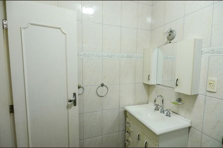 Casa à venda com 229m², 5 quartos e 3 vagasBanheiro 1