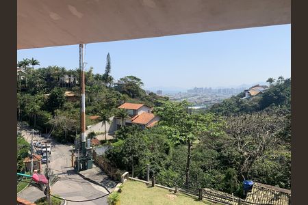 Casa à venda com 1042m², 4 quartos e 3 vagasVista