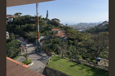Casa à venda com 1042m², 4 quartos e 3 vagasVista