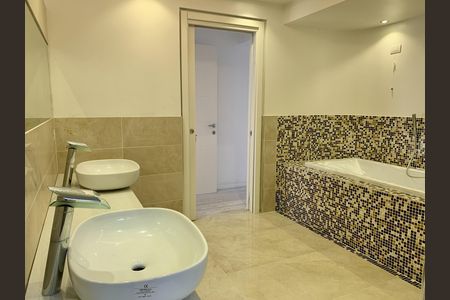 Casa à venda com 1042m², 4 quartos e 3 vagasBanheiro 2
