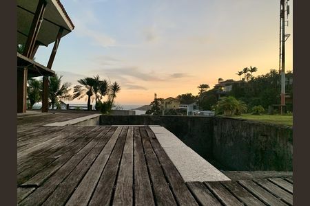 Casa à venda com 1042m², 4 quartos e 3 vagasVista