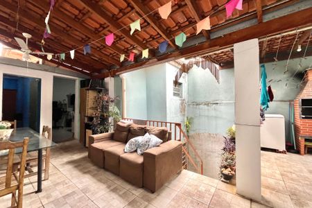 Casa à venda com 200m², 3 quartos e 4 vagas Casa à venda com 200m², 3 quartos e 4 vagasQuintal