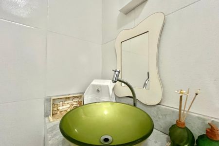 Casa à venda com 200m², 3 quartos e 4 vagas Casa à venda com 200m², 3 quartos e 4 vagasBanheiro Social