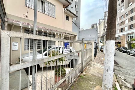 Casa à venda com 200m², 3 quartos e 4 vagas Casa à venda com 200m², 3 quartos e 4 vagasFachada