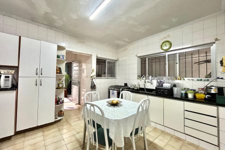Casa à venda com 200m², 3 quartos e 4 vagas Casa à venda com 200m², 3 quartos e 4 vagasCozinha