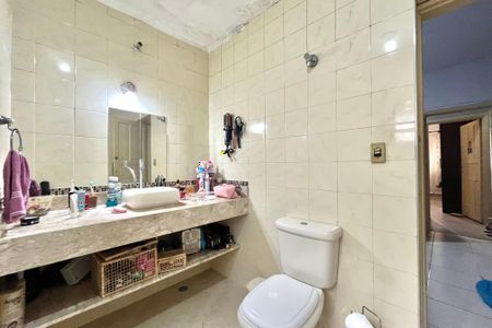 Casa à venda com 200m², 3 quartos e 4 vagas Casa à venda com 200m², 3 quartos e 4 vagasBanheiro da Suíte 2