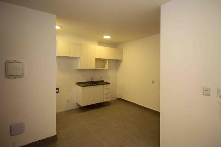 Sala de apartamento para alugar com 1 quarto, 30m² em Vila Paulo Silas, São Paulo