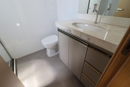 Apartamento para alugar com 126m², 3 quartos e 2 vagas Apartamento para alugar com 126m², 3 quartos e 2 vagasBanheiro da Suíte 1
