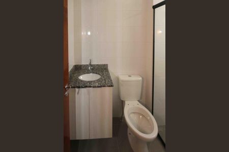 Banheiro de apartamento para alugar com 1 quarto, 30m² em Vila Paulo Silas, São Paulo