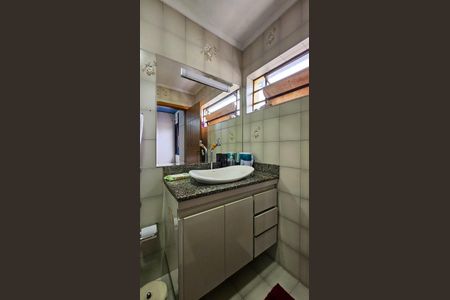 Casa à venda com 252m², 5 quartos e 6 vagas Casa à venda com 252m², 5 quartos e 6 vagasBanheiro da Suíte