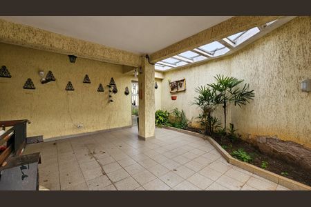 Casa à venda com 252m², 5 quartos e 6 vagas Casa à venda com 252m², 5 quartos e 6 vagasGaragem