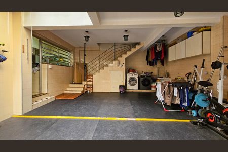 Casa à venda com 252m², 5 quartos e 6 vagas Casa à venda com 252m², 5 quartos e 6 vagasÁrea de Serviço