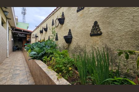 Casa à venda com 252m², 5 quartos e 6 vagas Casa à venda com 252m², 5 quartos e 6 vagasCorredor