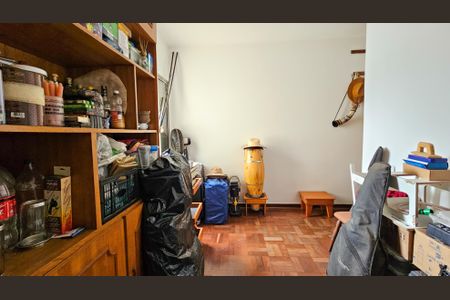 Casa à venda com 252m², 5 quartos e 6 vagas Casa à venda com 252m², 5 quartos e 6 vagasQuarto 4