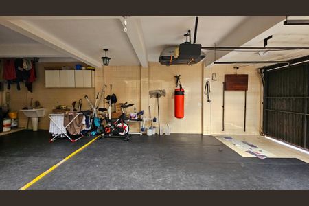 Casa à venda com 252m², 5 quartos e 6 vagas Casa à venda com 252m², 5 quartos e 6 vagasÁrea de Serviço