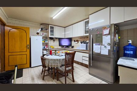 Casa à venda com 252m², 5 quartos e 6 vagas Casa à venda com 252m², 5 quartos e 6 vagasCozinha