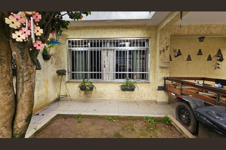 Casa à venda com 252m², 5 quartos e 6 vagas Casa à venda com 252m², 5 quartos e 6 vagasGaragem