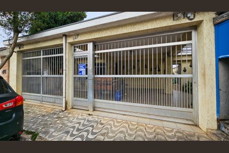 Casa à venda com 252m², 5 quartos e 6 vagas Casa à venda com 252m², 5 quartos e 6 vagasFachada