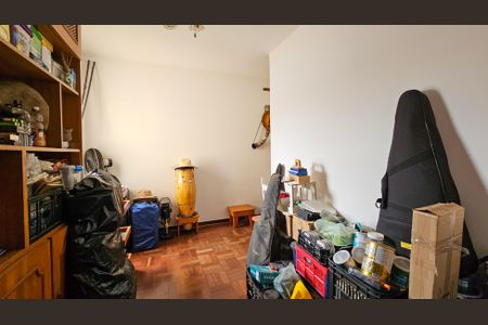 Casa à venda com 252m², 5 quartos e 6 vagas Casa à venda com 252m², 5 quartos e 6 vagasQuarto 4