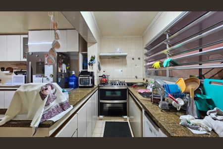 Casa à venda com 252m², 5 quartos e 6 vagas Casa à venda com 252m², 5 quartos e 6 vagasCozinha