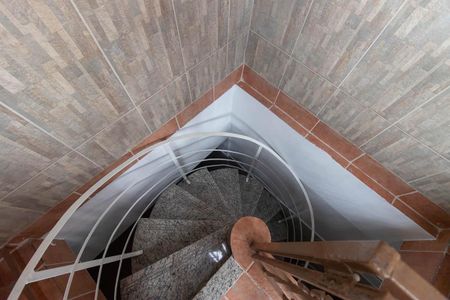 Casa à venda com 200m², 4 quartos e 5 vagasEscada Área de Serviço