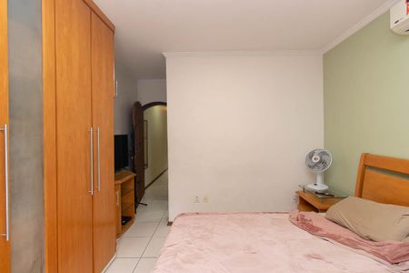 Casa à venda com 200m², 4 quartos e 5 vagasQuarto Suíte