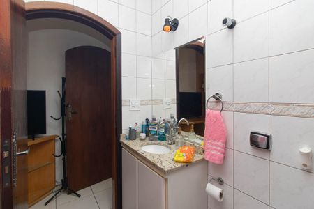 Casa à venda com 200m², 4 quartos e 5 vagasBanheiro da Suíte
