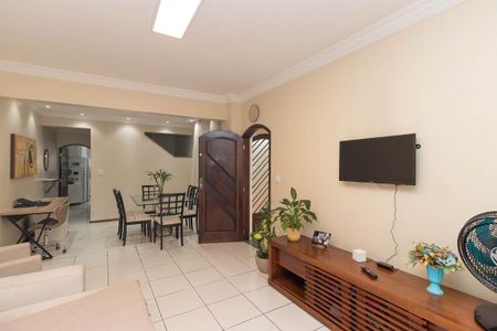 Casa à venda com 200m², 4 quartos e 5 vagasSala