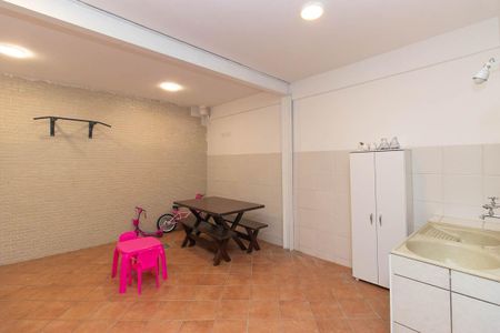 Casa à venda com 200m², 4 quartos e 5 vagasÁrea de Serviço