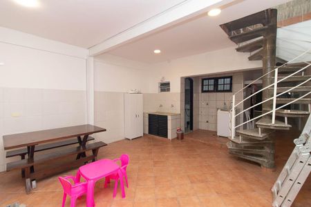 Casa à venda com 200m², 4 quartos e 5 vagasÁrea de Serviço