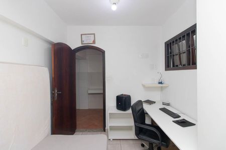 Casa à venda com 200m², 4 quartos e 5 vagasQuarto de Serviço