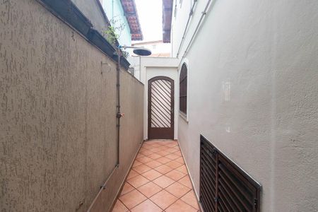 Casa à venda com 200m², 4 quartos e 5 vagasCorredor Externo