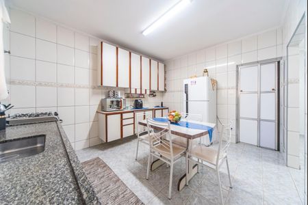 Casa à venda com 380m², 4 quartos e 6 vagasCozinha 