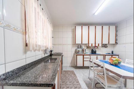 Casa à venda com 380m², 4 quartos e 6 vagasCozinha 