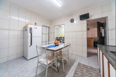 Casa à venda com 380m², 4 quartos e 6 vagasCozinha 