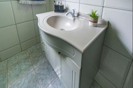 Casa à venda com 380m², 4 quartos e 6 vagasBanheiro 1