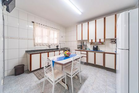 Casa à venda com 380m², 4 quartos e 6 vagasCozinha 