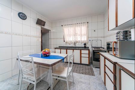 Casa à venda com 380m², 4 quartos e 6 vagasCozinha 