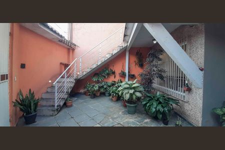 Casa para alugar com 142m², 4 quartos e 5 vagasQuintal